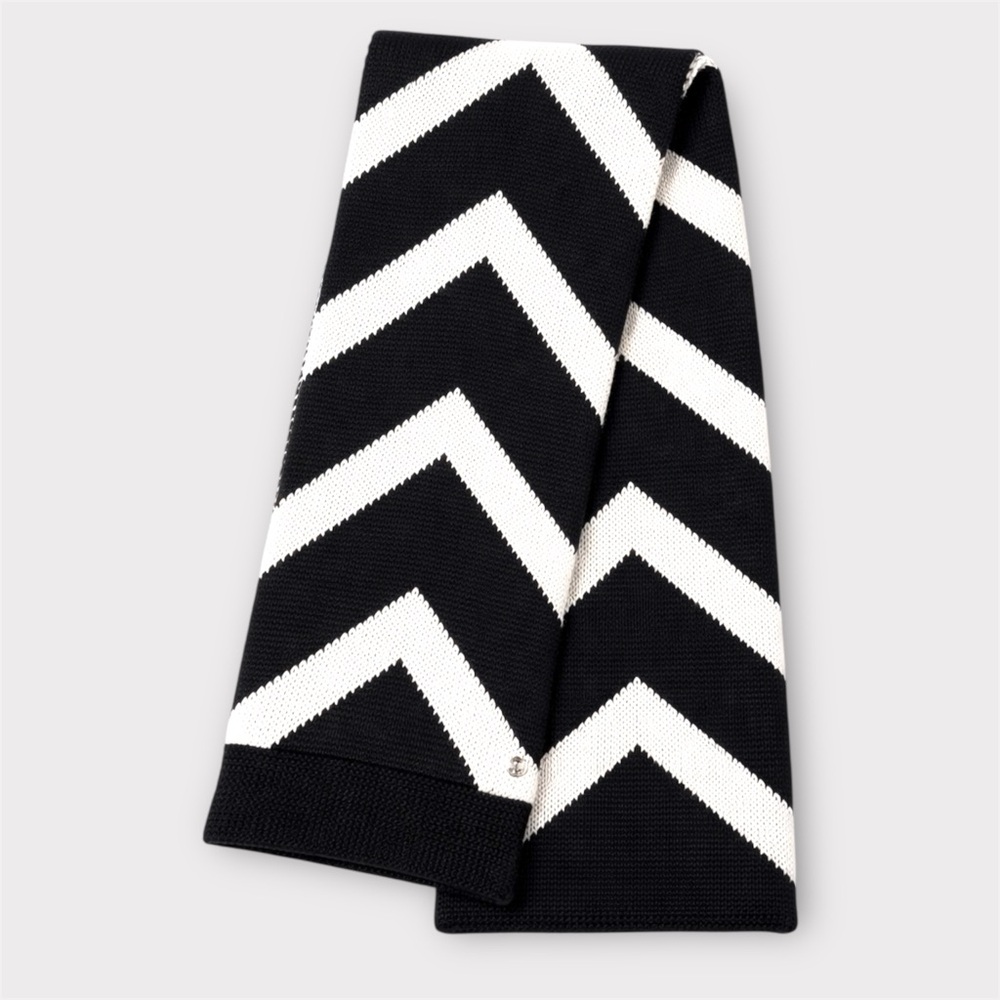 Lululemon “Snow Amazing” Black & White Chevron Scarf